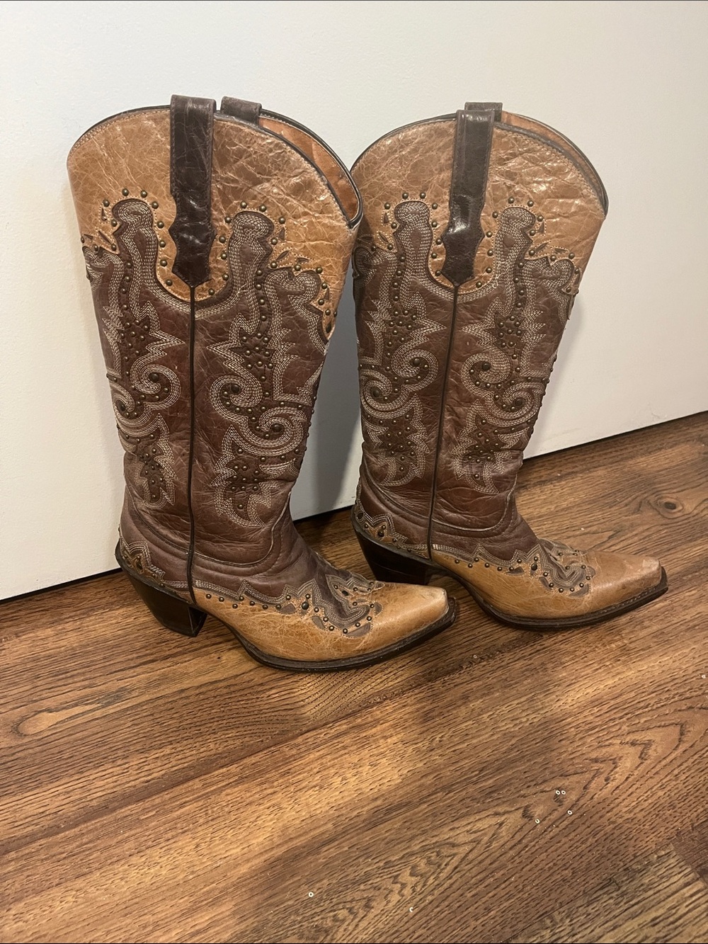 Women's Two-Tone Brown Embroidered Western Heeled Boots